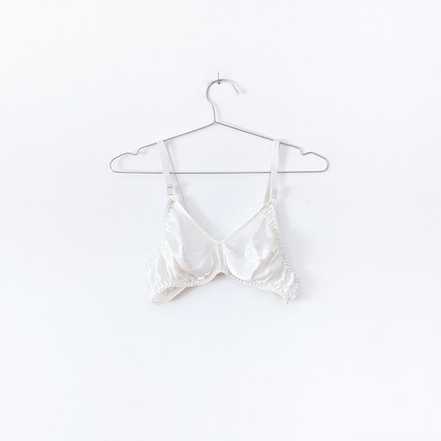 White Vintage Silk Bra/Bralette 40A. Soft Cup, V-Neck, Elastic Band with Seamed Cups. Vintage Clothing in Canada.