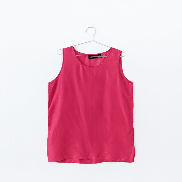 Vintage Paul Harris Silk Sleeveless Shirt in Magenta/Pink. Scoop Neck-line, Straight Fit, Women’s Large. Fold and Fray.