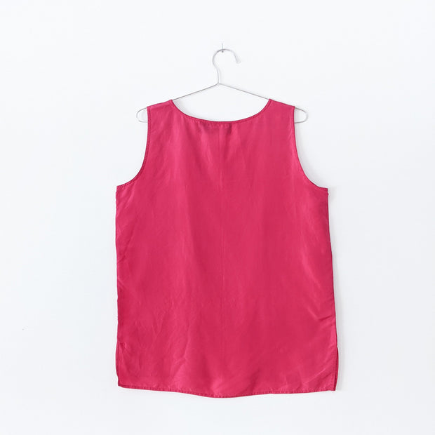 Vintage Paul Harris Silk Sleeveless Shirt in Magenta/Pink. Scoop Neck-line, Straight Fit, Women’s Large. Back View.