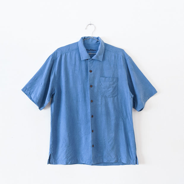 Tommy Bahamas Light Blue Silk Button-up Hawaiian Short Sleeve Shirt. Men’s Medium. Brown Buttons, Collar, Chest Pocket.