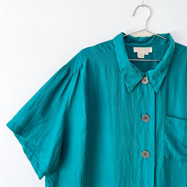 Vintage Silk Button-up Short Sleeve Shirt in Teal, Jessia Young 2X. Close up of Collar, Big Buttons. Fold and Fray Canada.