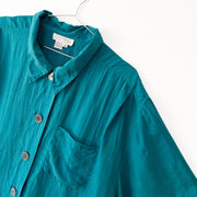 Vintage Silk Button-up Short Sleeve Shirt, Teal/Green. Jessia Young 2X. Close up of Collar, Shoulder, Chest Pocket.