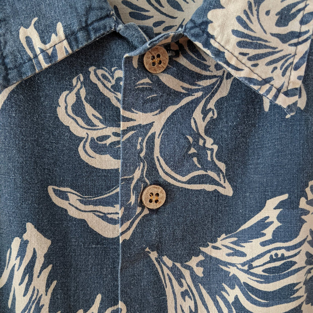 725 Originals Vintage 90’s Button-up Short Sleeve Hawaiian Shirt, Blue/Grey, Cream Tropical Print. Close-up of Wood Buttons.
