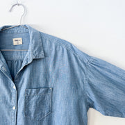 Close-up of Drop Shoulder, GAP Button-up Blue Denim Chambray Shirt. GAP Oversize Cocoon in Medium Indigo 21, Women’s XS.