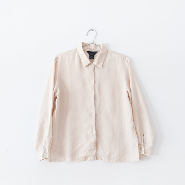 Vintage Linen Button-up Long Sleeve Shirt in Pale Yellow/Butter/Cream. Vintage Collared Shirt, Mantles Petite Women’s 12.