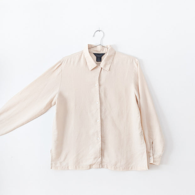 Vintage Linen Button-up Long Sleeve Shirt in Pale Yellow/Butter/Cream. Vintage Mantles Petite Women’s 12. Arm Sleeve Width.