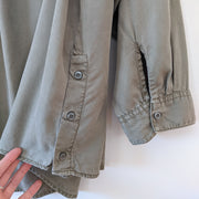 Buttons at the Sides at the Bottom Hem on Faded Olive Green Lyocell Long Sleeve Button-up Shirt. d/C Jeans Women’s 4X.