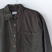 Wilfred Free Button-up Long Sleeve Corduroy Shirt in Dark Green with Collar, Pocket and Light Brown Buttons, Collar Close-up.