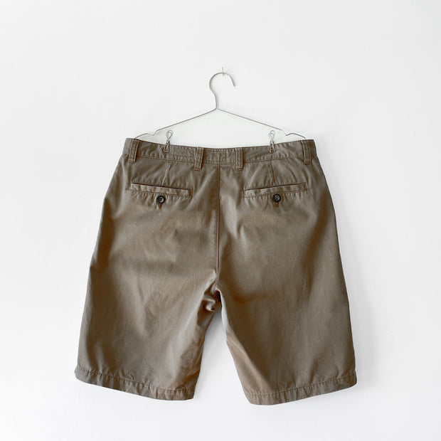 Easy Clothing Suppliers UK Chino Short, Cotton Brown/Tan Chino Shorts Men’s 36. Straight Fit. Two back Welt Pockets, Brown Buttons.