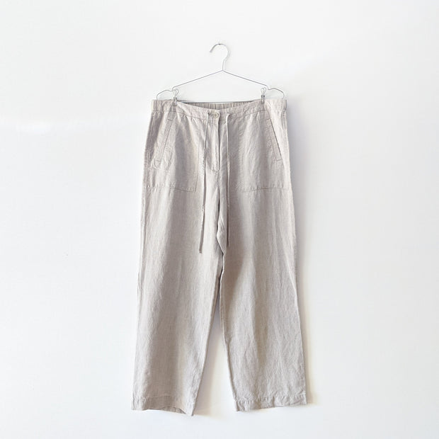 Liz Claiborne Lizsport Petite Oatmeal/Beige Linen Straight Leg Pant.  Style LSPU3886. Drawstring Waist, Rectangle Pockets with Angled Opening.