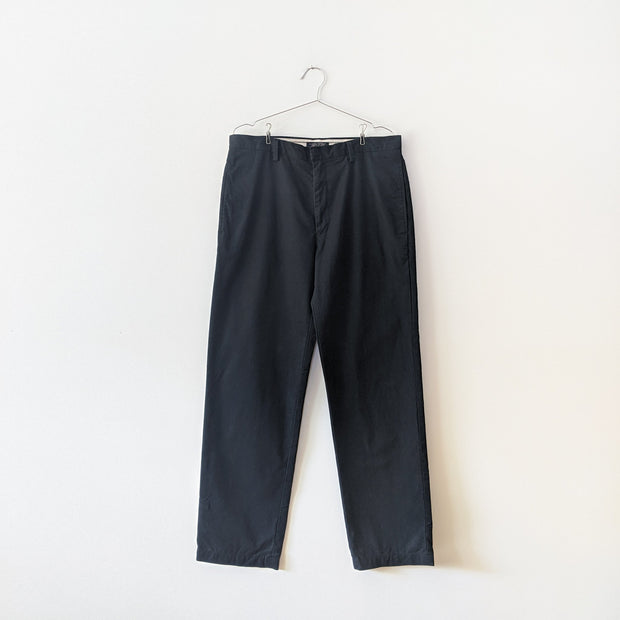 Black cotton chinos with belt loops. 