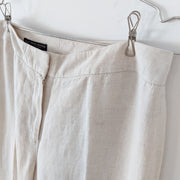 Brooks Brothers Caroline Fit Linen Pant, Pale Beige/Cream. Brooks Brothers Women’s 4. Close up of Front Waistband. Fold and Fray.