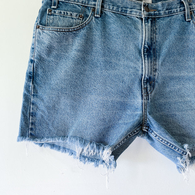 Levi’s Cut-off Denim Shorts. High-rise Levi’s Signature Women’s Blue Jean Short, Cotton. Fold and Fray in Canada.