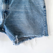 Frayed Cut-off Hem on Levi’s Signature Blue Denim High-rise Jean Shorts. Women’s Clothing in Canada, Fold and Fray.