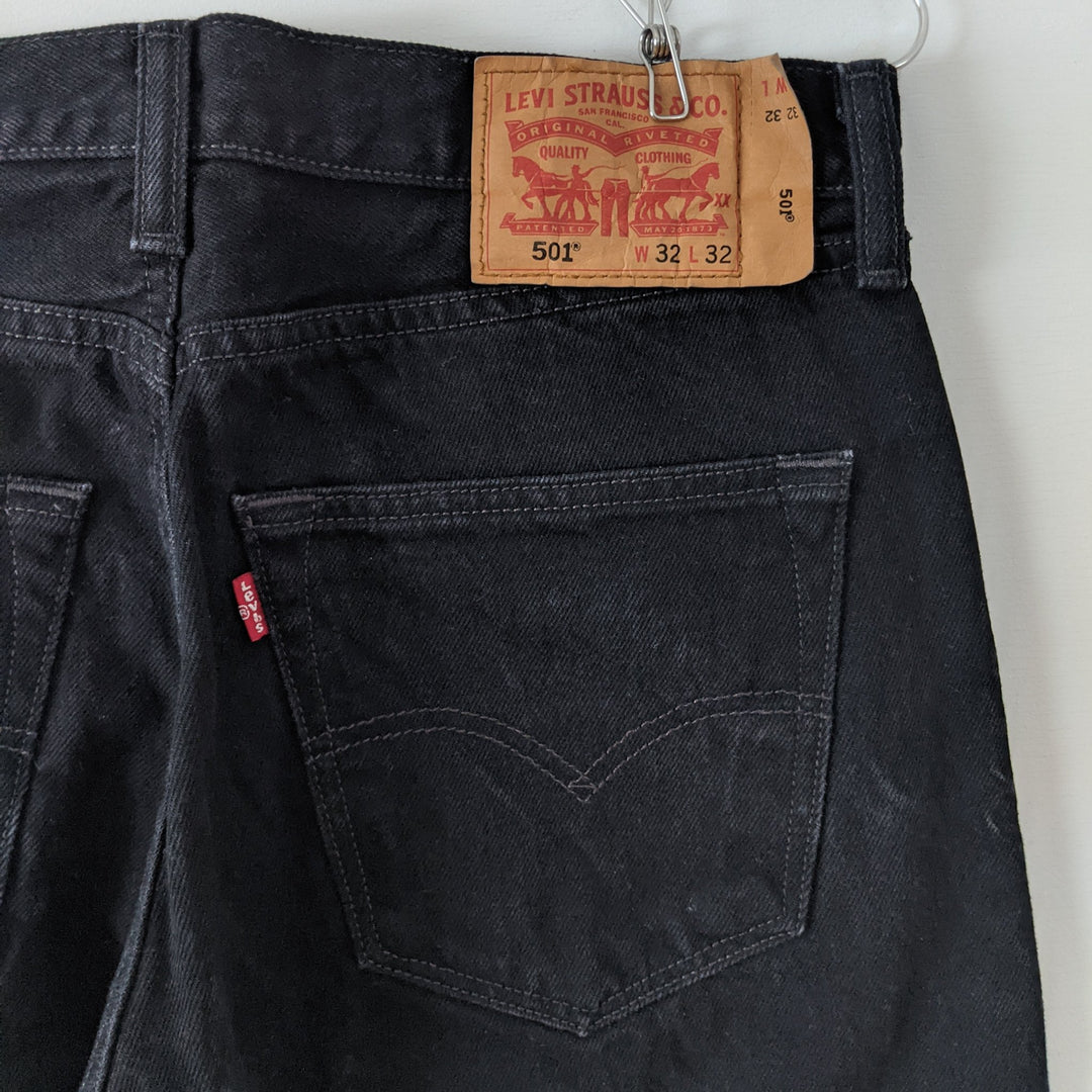 Black Levi s 501 32x32 Denim Jean Fold and Fray