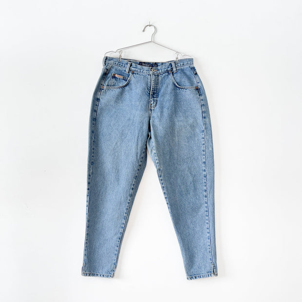 Light Blue Denim High-rise Vintage Bluenotes Jeanswear, Women’s Relaxed Marilyn Jean. Tapered Leg Mom-Jean, Canada.