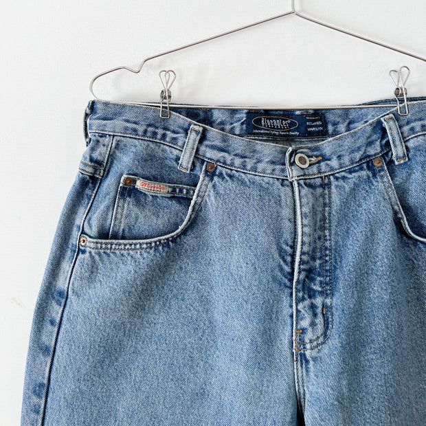 Womens High-Rise Vintage Blue Jeans, Bluenotes Relaxed Marilyn Jean. Close-up: Pockets, Zipper, Waistband, Light Blue Denim.
