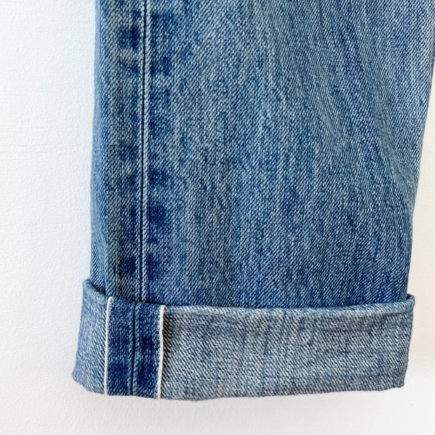 Close-up of Cuffed Selvedge Hem with White Stitching on Women’s 28 Rag & Bone Marilyn Jean. Style No.W1718K168.