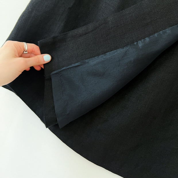 Interior Rayon Lining on Vintage Hechter Basics Black Linen Wrap Skirt, Women’s 8. Beautiful Well-Made Skirt with Lining.