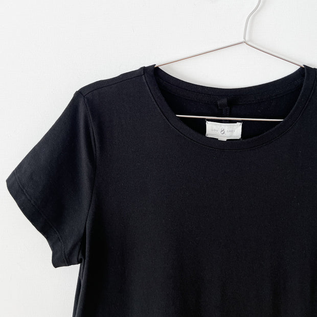 Close-up of Crew Neck and Sleeves on Short Sleeve Black Dress, LOFT Lou & Grey Signaturesoft T-Shirt Dress. Canada.