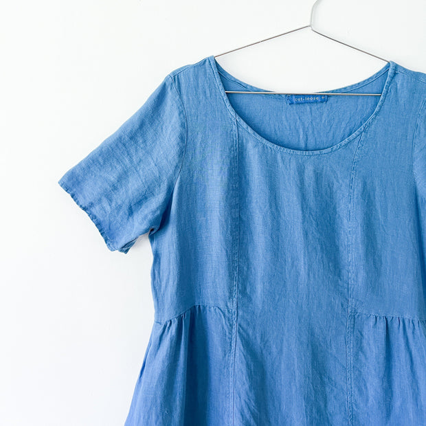 Cut Loose Blue Linen Short Sleeve Dress, Women’s Small, Made in USA. Fold and Fray in Ontario Canada.