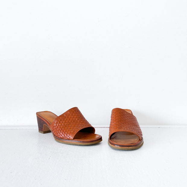 Vintage Woven Brown Leather Heeled Mule Sandal Made in Brazil. Woven Top, in Orange/Brown/Tan Leather, Wooden Heel. Canada