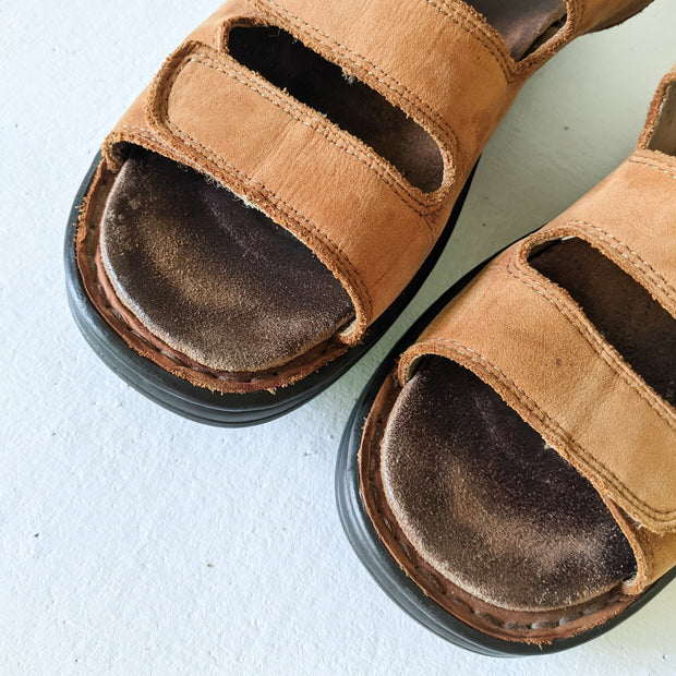 Deer Stags Brown Leather Slingback Sandals. Close-up of toe.