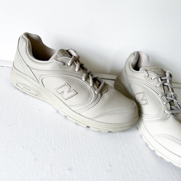 New Balance 812 Beige RollBar Sneaker. WW812 New Balance Women’s 9. Monochrome Beige Close-up.