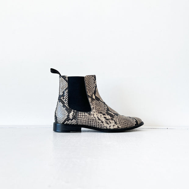 M.Gemi, The Avallo, Black and Beige Snake-print Leather Chelsea Boot. Side View: Flat Boot, Elastic Panels, Pull-on Loop.