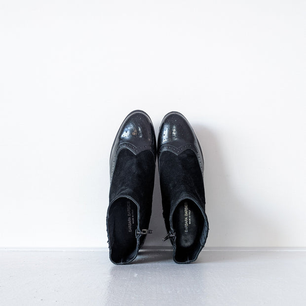 Top view of Black suede leather Chelsea-style boots with almond toe and heel covered with shiny wingtip patent leather. Barbara Barbieri, 40/10, Made in Italy. Secondhand from Fold and Fray.