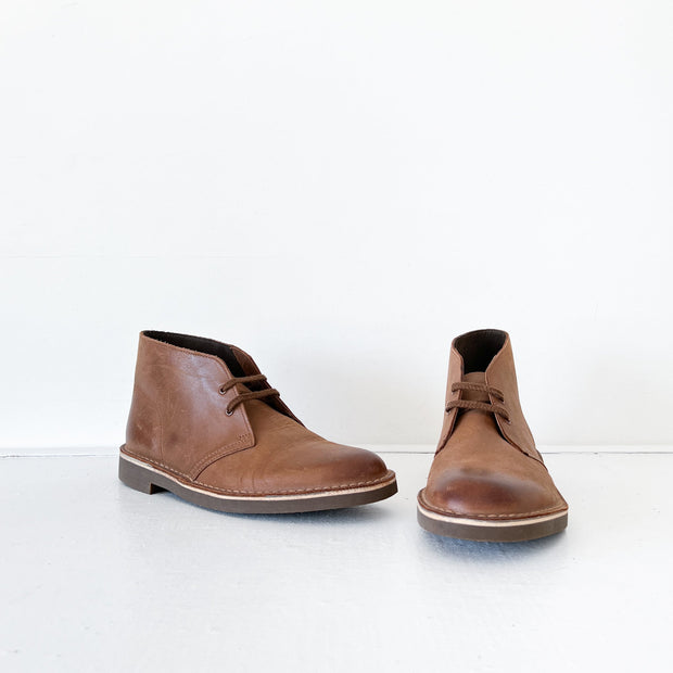 Clarks Chukka Brown Leather Desert Boots. Clarks Chukka Shoe Style 15522 Men’s 8.5, Lace-up Boot, Two Eyelet, Gum Sole.