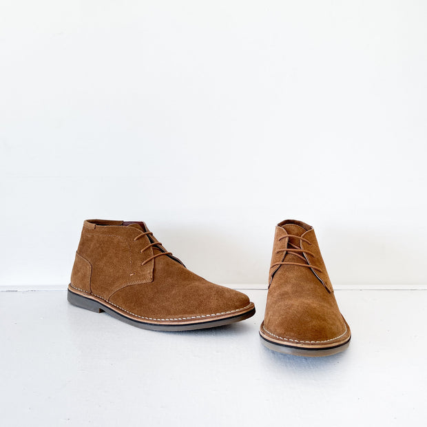 Steve Madden Mens Size 17 Chukka Desert Boot in “Hacksaw Tan Suede.” Three Eyelet, Gum Sole, Warm Brown Suede Leather.