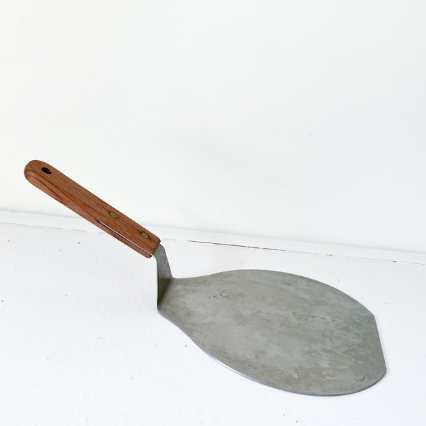 Round Stainless Steel Pizza Spatula/Server with Wooden Handle and Circular Base. Plastic-Free Home Goods. Guelph, Ontario, Canada.